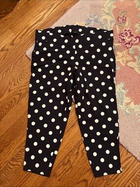 torrid Black Leggings with cream  Polka Dot Print